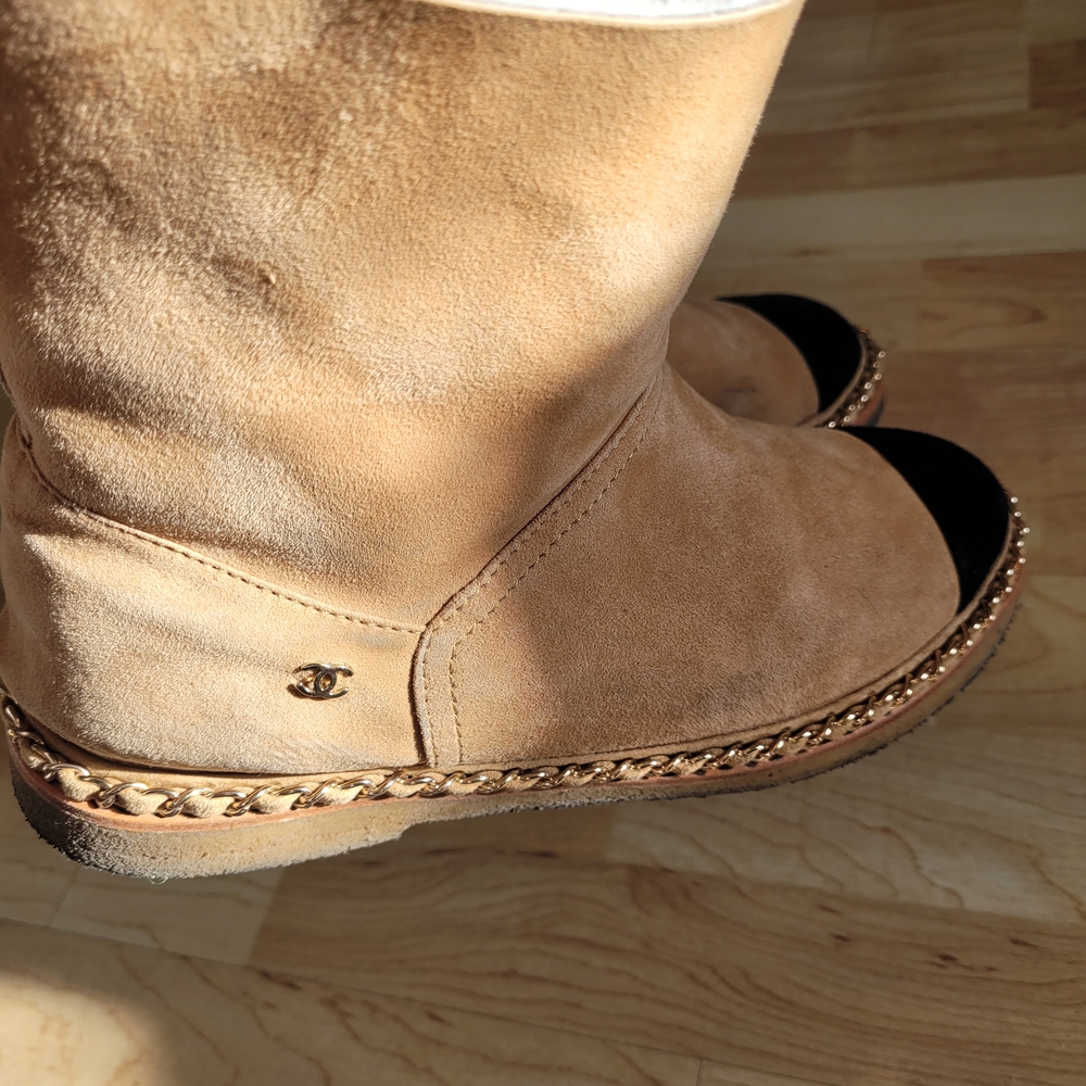 Tan and Black Women's Boots - Picture 6 of 9